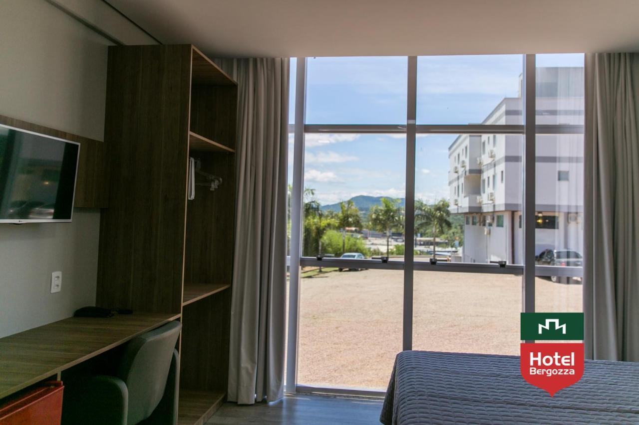 Hotel Bergozza リオ・ド・スル エクステリア 写真